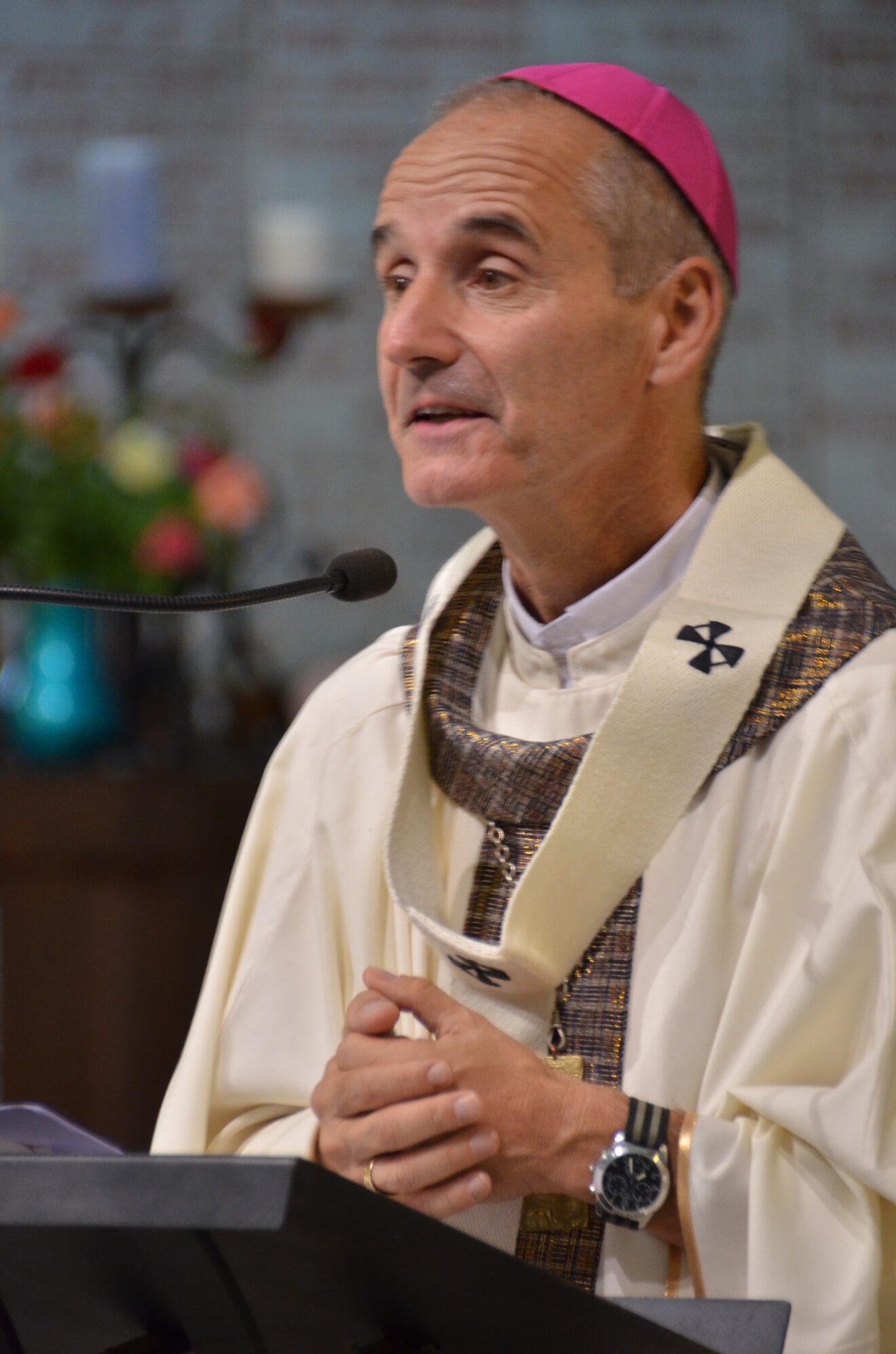 Remise du Pallium a Mgr Jean-Paul Vesco