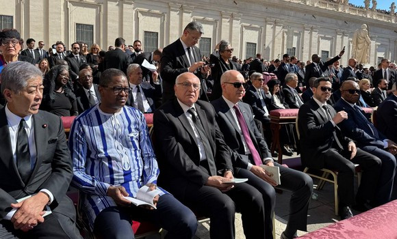 M. Attaf assiste aux funérailles du pape François et a signé, vendredi à l’Ambassade du Vatican en Algérie, le registre de condoléances